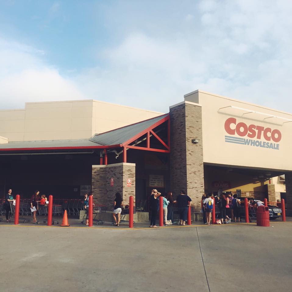 Is Costco open on holidays?